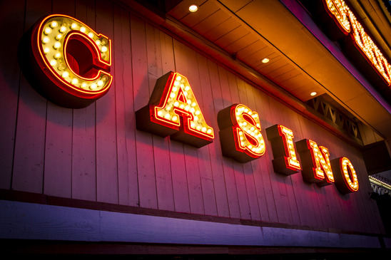 Besøk et landbasert kasino – hos naboen Sverige